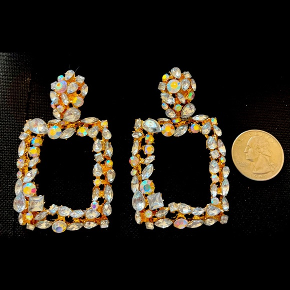 Fun & Flirty Geometric Statement Earrings - Picture 2 of 2